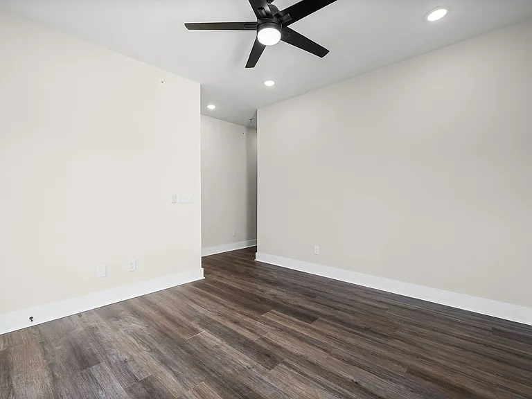 214 Village Sq — Photo 16