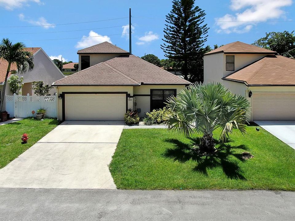 1st image of 140 Tara Lakes Dr W