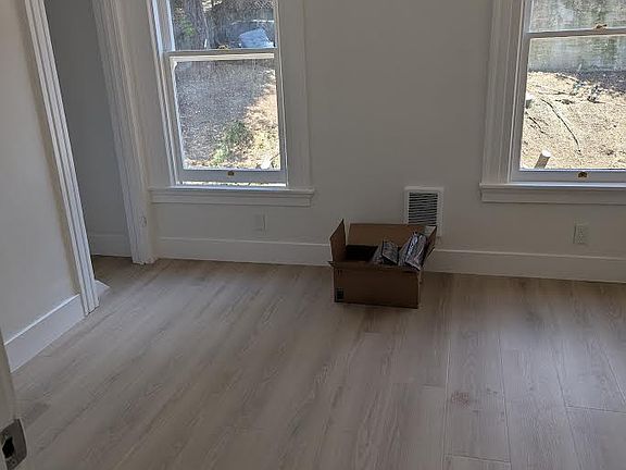 5th image of 250 Red Hill Ave Unit 2