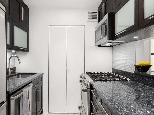 4 West 109th Street 2F image 3 of 5
