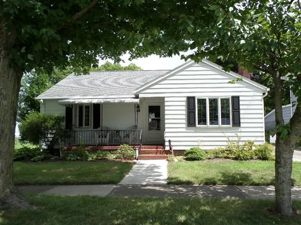 24 S Pearl St, North East, PA 16428