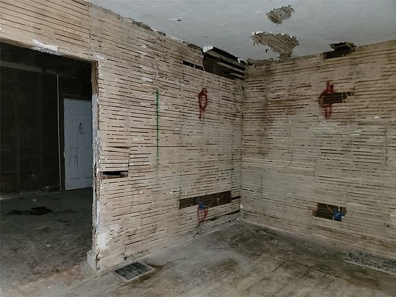 4th image of 29-31 Carhart Ave