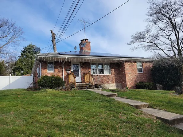 185 Sequoia Rd, Bridgeport, CT 06606