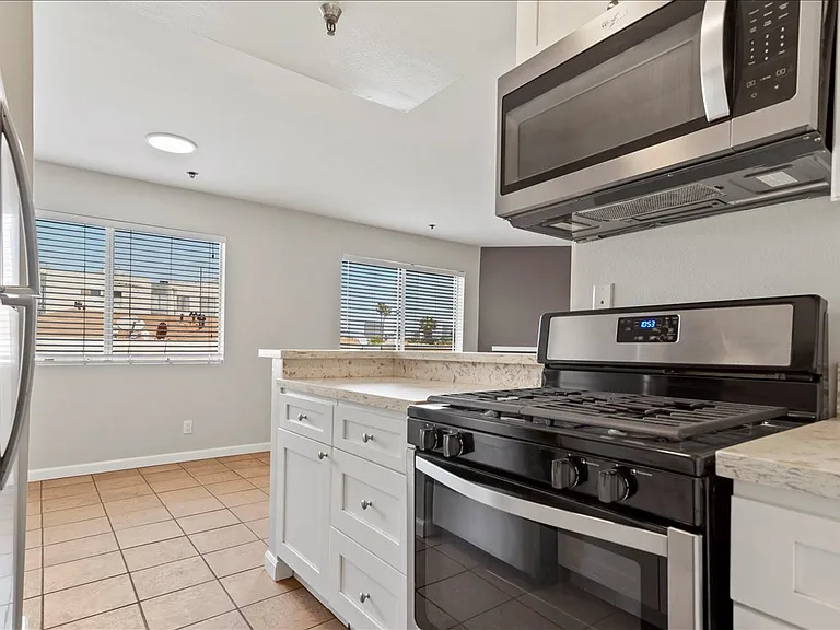 1537 S Shenandoah St #202 — Photo 16