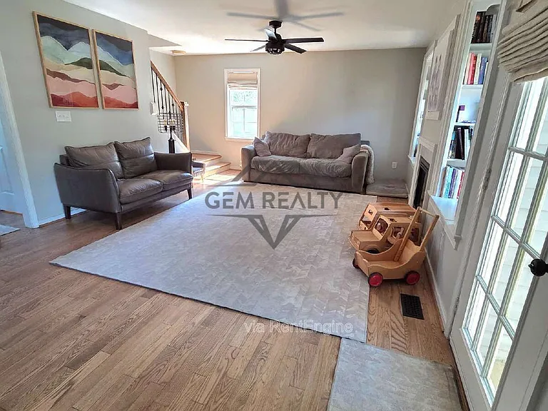 54 Dawson Dr — Photo 37