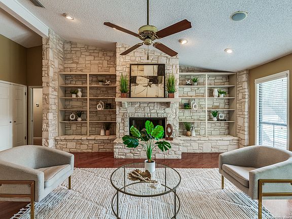 4th image of 410 Cove Bluff