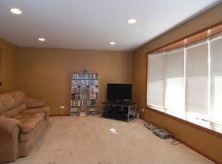 17951 Maple St, Lansing, IL 60438