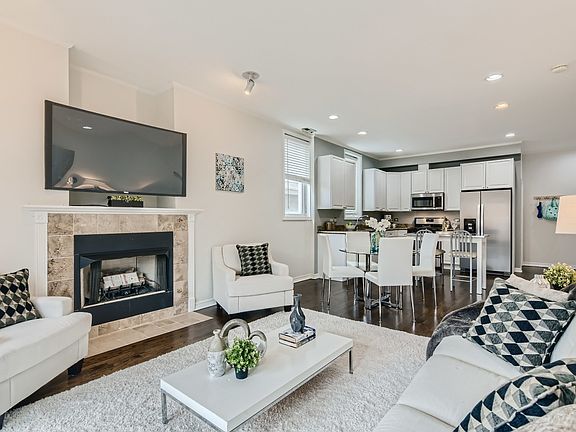 3rd image of 1502 N Bosworth Ave #2S