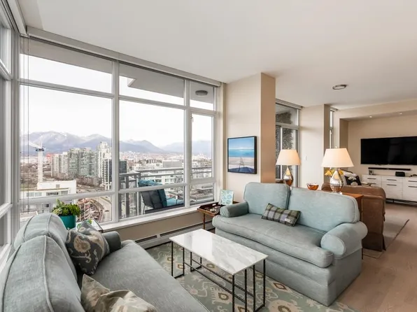 1775 Quebec St #2402, Vancouver, BC V5T 0E3