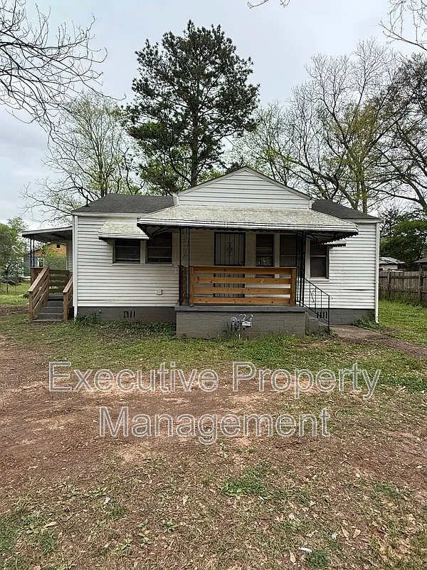 2 bed, 1.0 bath, 775 sqft, $800 — Photo 1