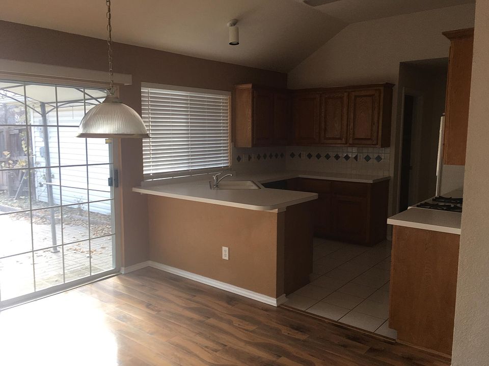 1st image of 7795 Creekview Dr