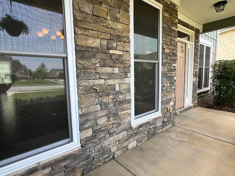 327 Clearwater Ln — Photo 4