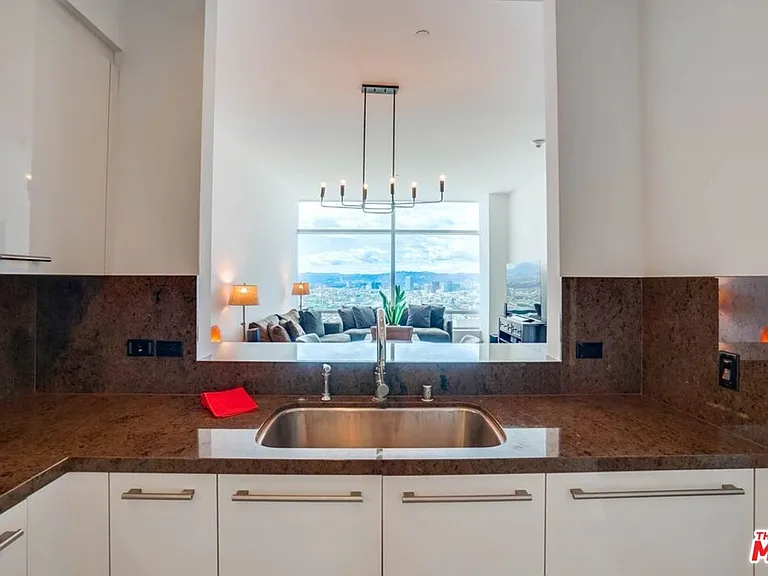 900 W Olympic Blvd #31F — Photo 12