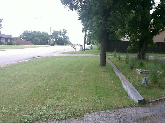 looking between driveways