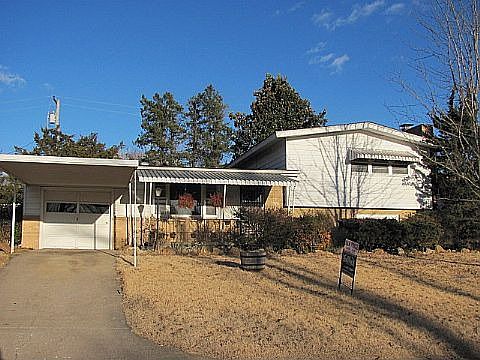 2nd image of 1122 Skyline Dr