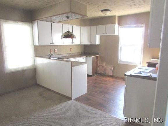 3rd image of 2412 Glen Pl