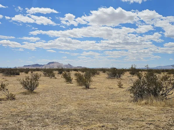 Twin Butte Ave, Mojave, CA 93501