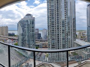 1 Concord Cityplace Way #1907, Toronto, ON M5V 0X3