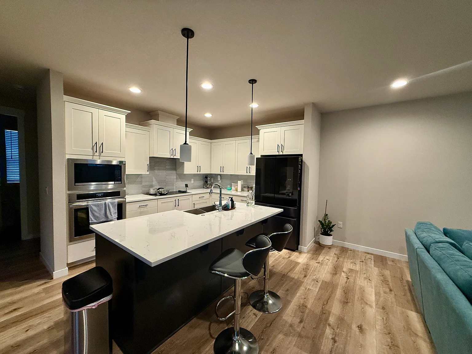 5 bed, 2392 sqft, $3,245 — Photo 3