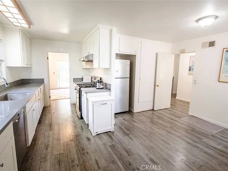 27921 Lomo Dr — Photo 17