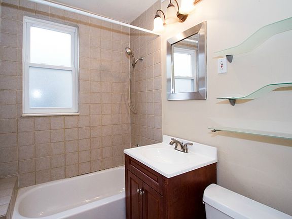 5th image of 3037 49th St APT 2S