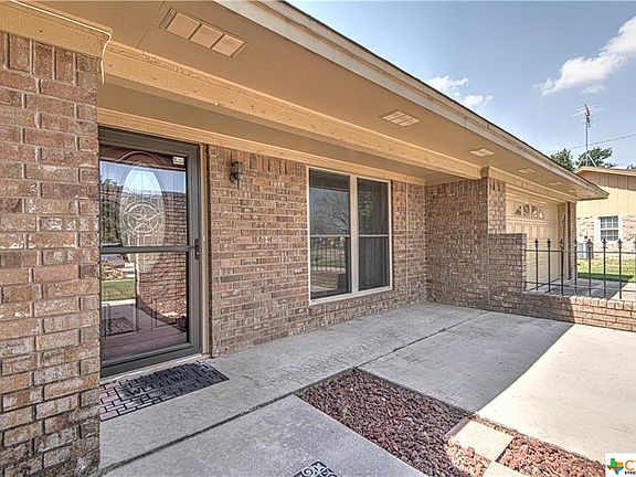 4th image of 202 Dahlia Ct