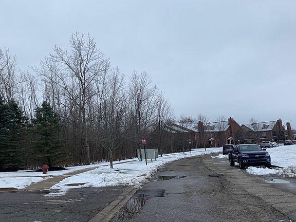 5th image of 167 Village Way Blvd Unit 9A