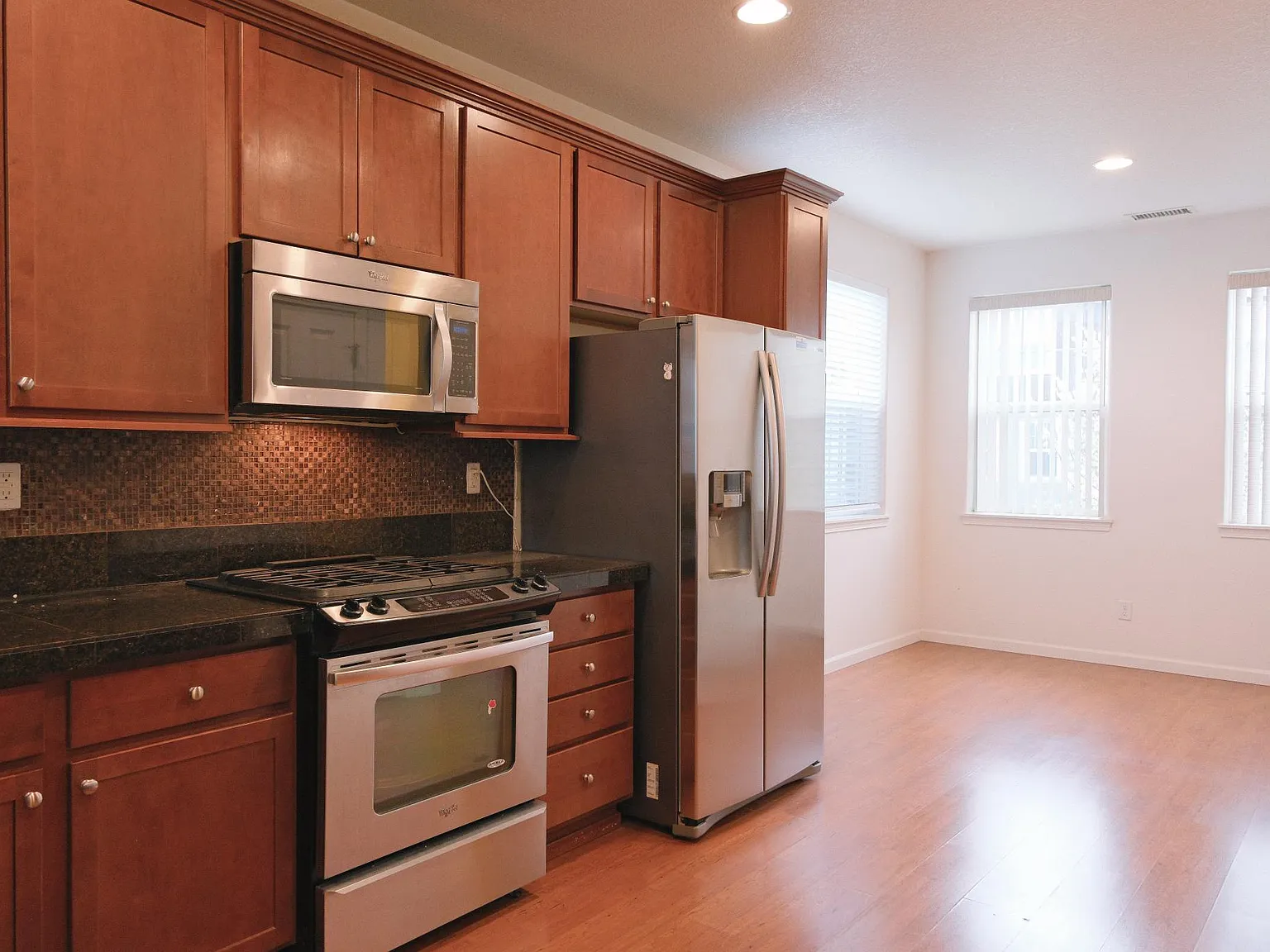2 bed, 2.5 bath, 1340 sqft, $2,500 — Photo 2