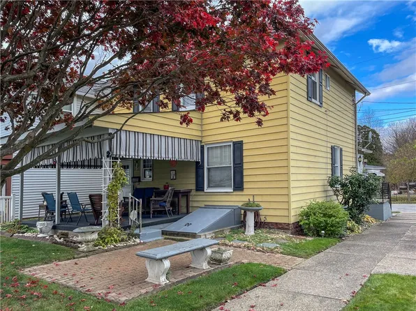 414 3rd St, Leechburg, PA 15656