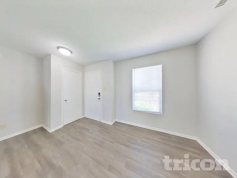 756 Hickory Pine Dr — Photo 2