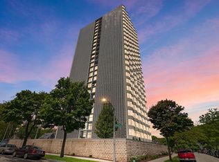 2525 S Shore Dr UNIT 6A, Milwaukee, WI 53207