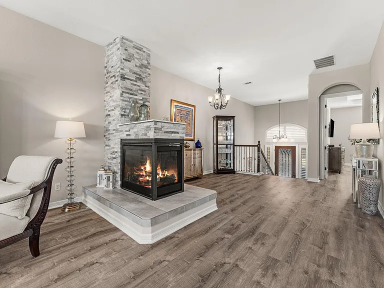 319 Lombardia Dr #21B — Photo 2