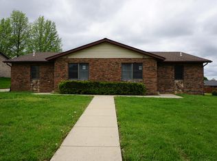 26 Twin Oaks Dr, Belleville, IL