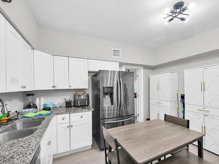 1349 Woodbine St — Photo 24