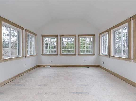 4th image of 54 Haystack Cir