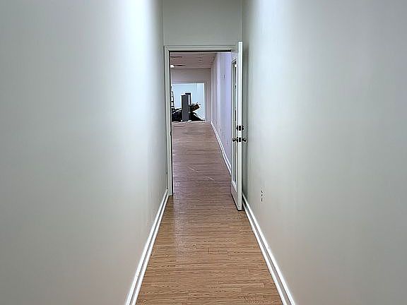 4th image of 19 W Washington St #1