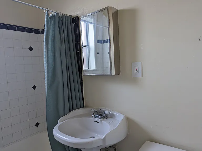 564 N Larchmont Blvd #304 — Photo 8