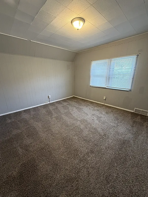 3 bed, 2.0 bath, 1431 sqft, $1,400 — Photo 2