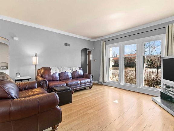 4th image of 5851 N Lake Dr