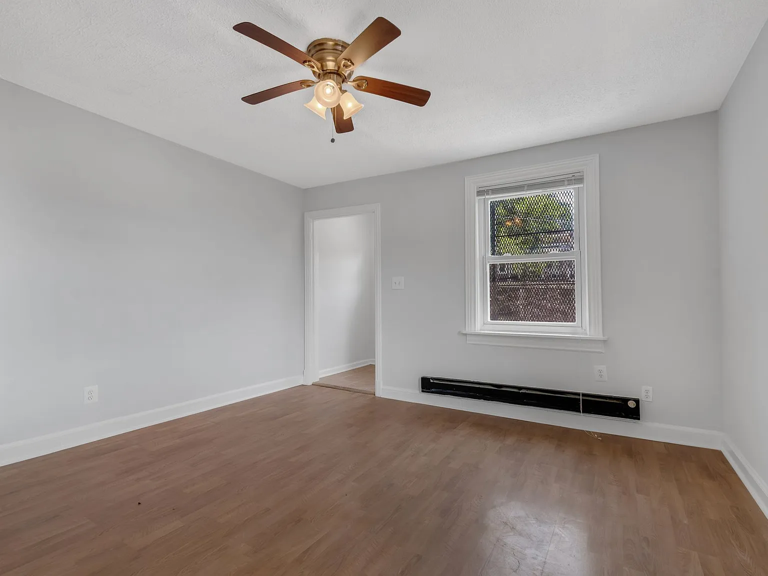 1 bed, 1051 sqft, $1,200 — Photo 2
