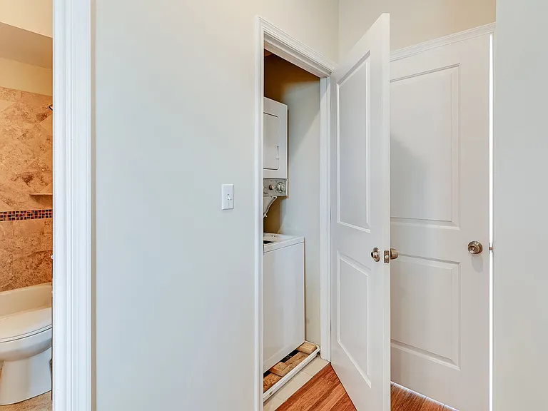1633 Carpenter St #C — Photo 11