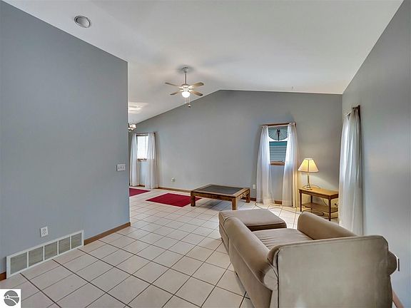 4th image of 4194 Staceywood Cir