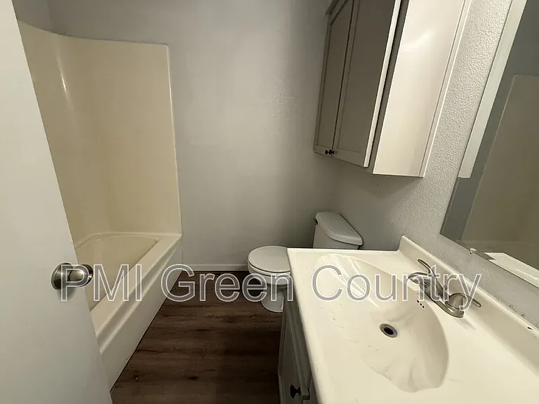 817 Park St — Photo 5