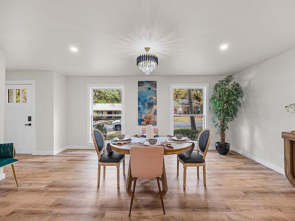 4th image of 19 Queenspark Rd