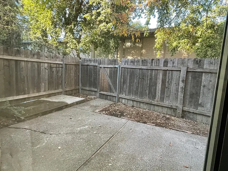 1575 Drake Dr — Photo 10