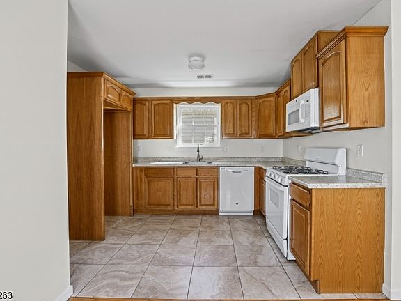 5th image of 1063 William St