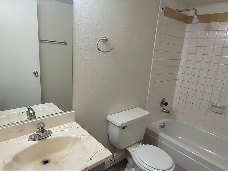 4941 Newport Cove Dr #B — Photo 15