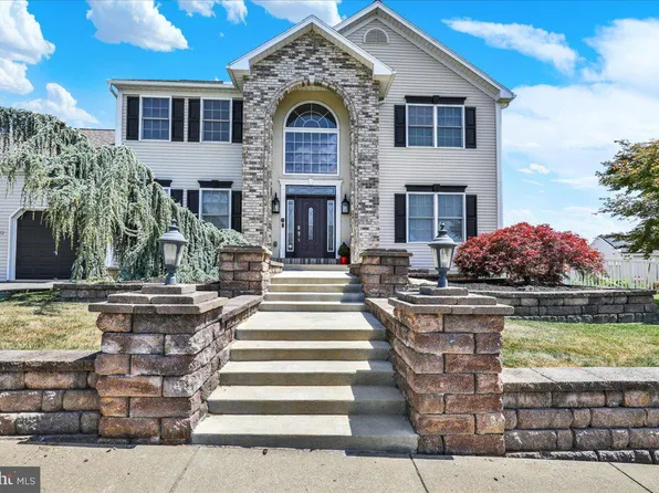 22 Shelly Dr, Sinking Spring, PA 19608