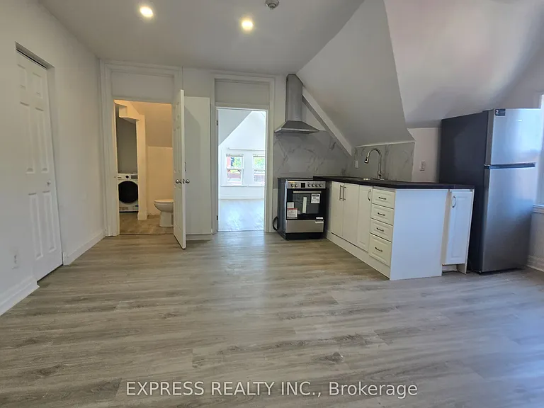 252 James St S #303 — Photo 12