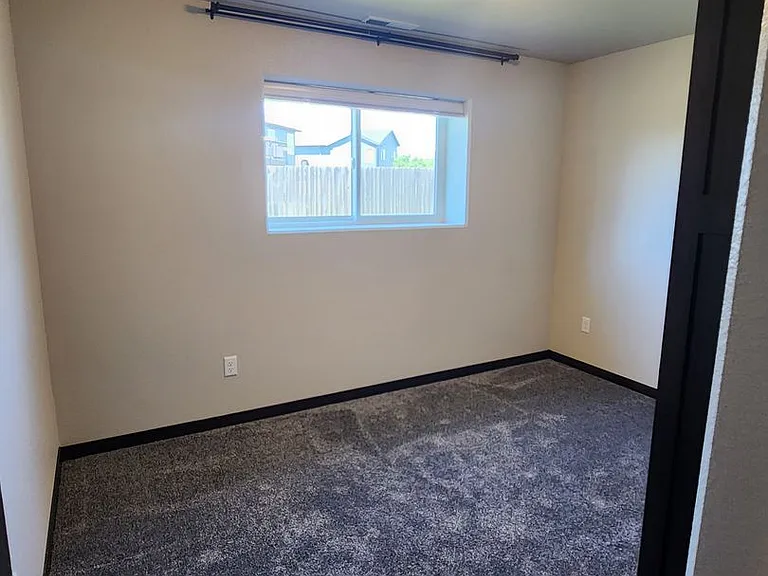 557 Mace Dr — Photo 21
